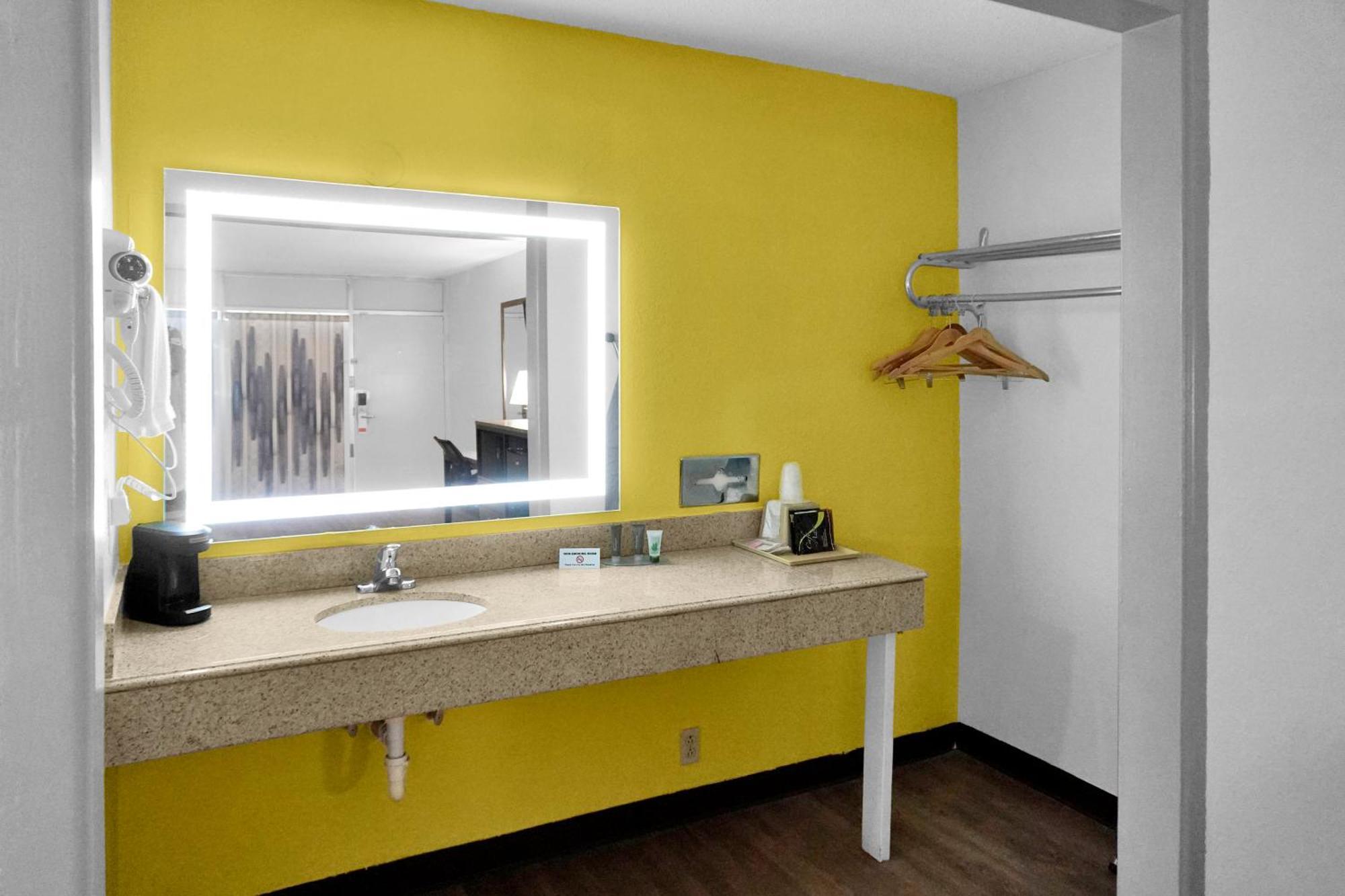 Econo Lodge Carlsbad Caverns Area Экстерьер фото