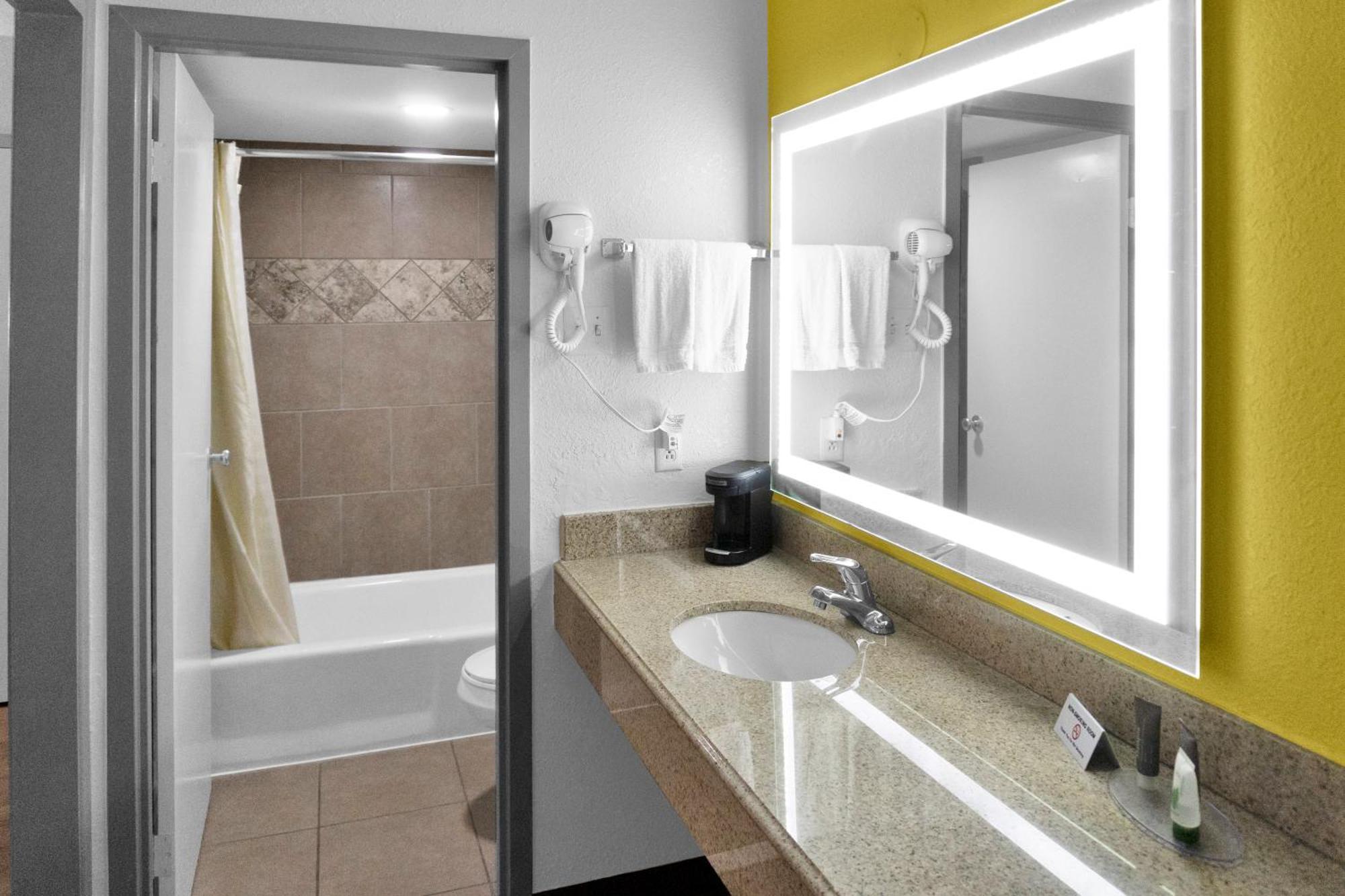 Econo Lodge Carlsbad Caverns Area Экстерьер фото